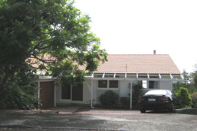 Photo of property in 15 Valkyria Place, Beach Haven, Auckland, 0626