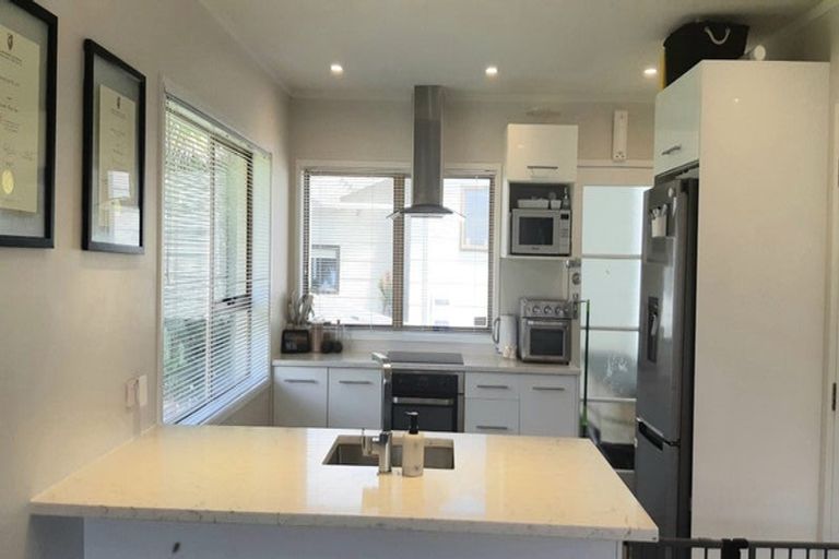 Photo of property in 1/32 Shanaway Rise, Hillcrest, Auckland, 0627