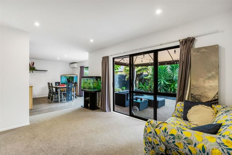 Photo of property in 9 Spalding Rise, Golflands, Auckland, 2013