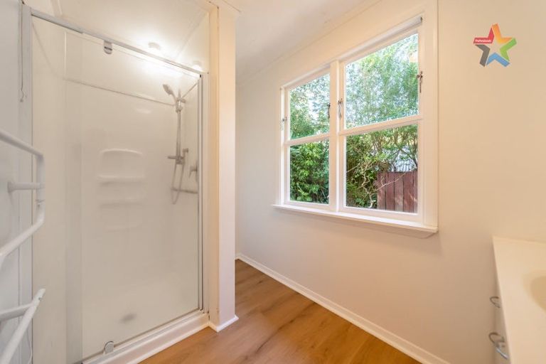 Photo of property in 32 Waitohu Road, York Bay, Lower Hutt, 5013