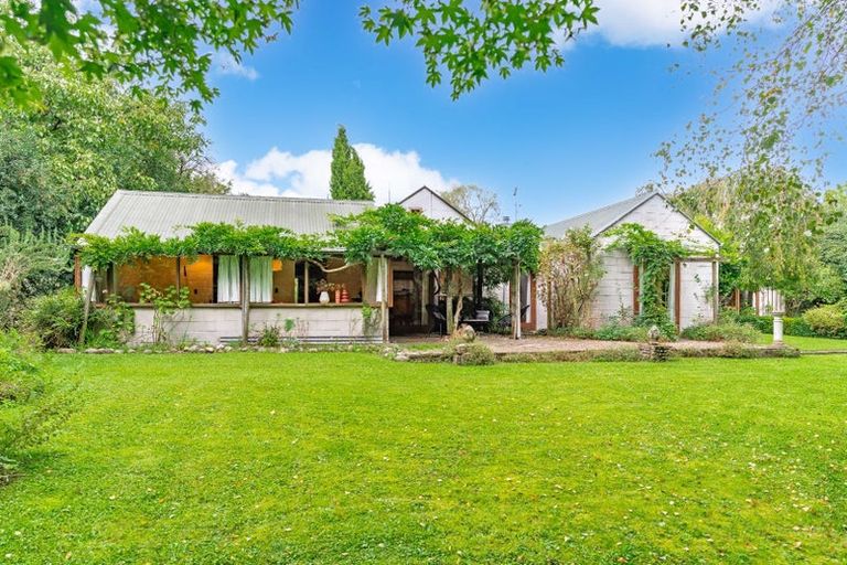 Photo of property in 12 Kempton Street, Greytown, 5712