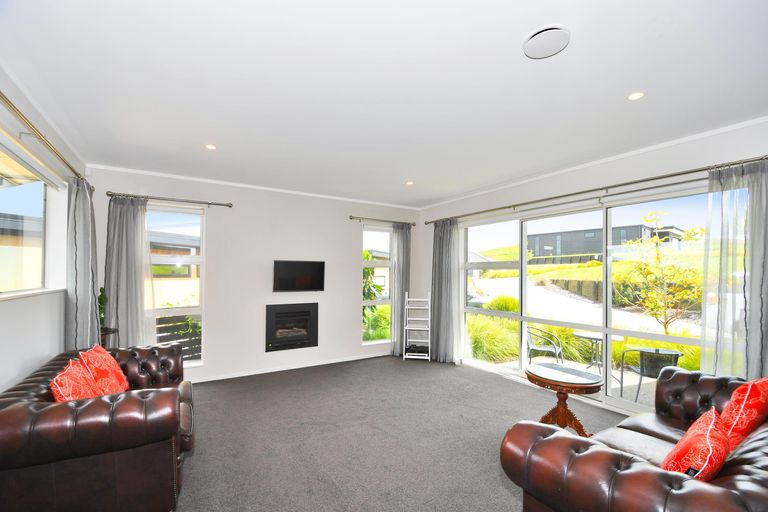 Photo of property in 12 Laly Haddon Place, Matakana, Warkworth, 0985