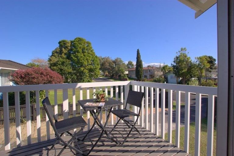 Photo of property in 9 Barnfield Place, Glendene, Auckland, 0602