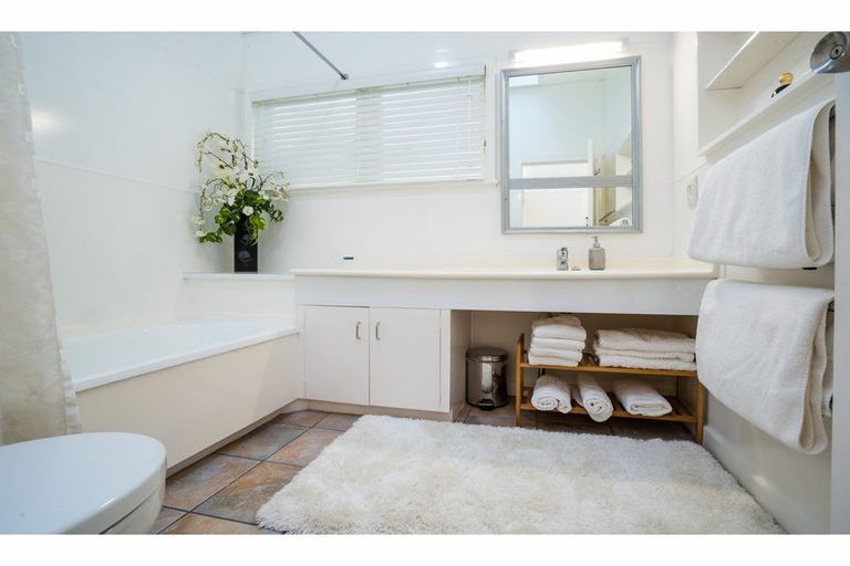 Photo of property in 2 Doves Bay Road, Kerikeri, 0294