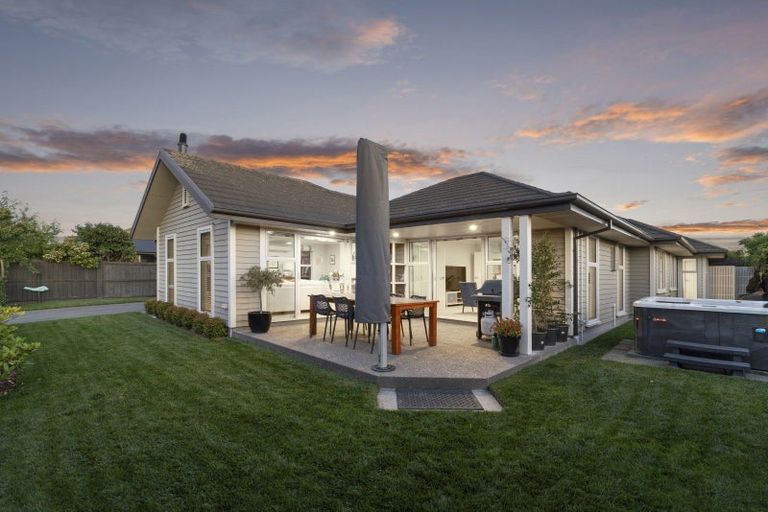 Photo of property in 42 Westpark Drive, Burnside, Christchurch, 8053