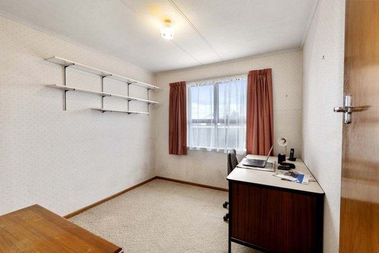 Photo of property in 24 Karaka Crescent, Levin, 5510