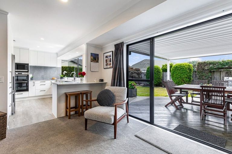 Photo of property in 25 Suncrest Drive, West Harbour, Auckland, 0618