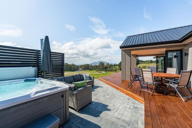 Photo of property in 5 Vickers Way, Acacia Bay, Taupo, 3385