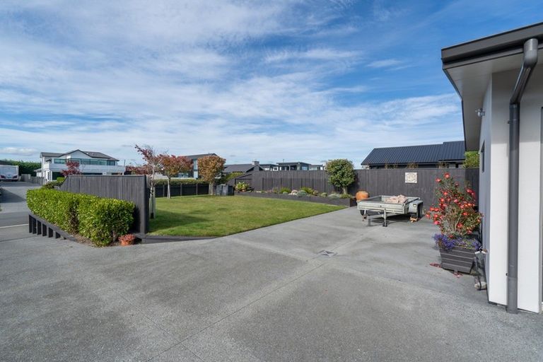 Photo of property in 27 Pukenamu Road, Rainbow Point, Taupo, 3330