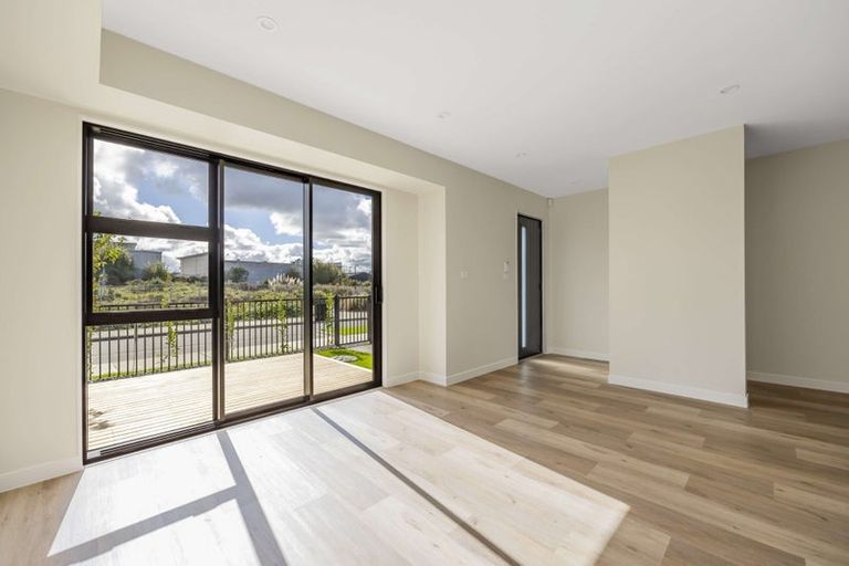 Photo of property in 124 Vintry Drive, Kumeu, 0810