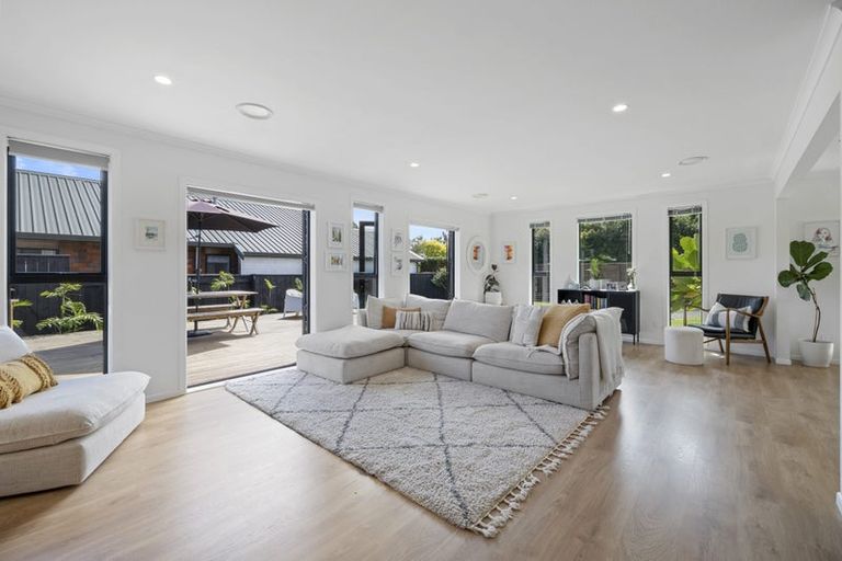 Photo of property in 304 Mangorei Road, Merrilands, New Plymouth, 4312