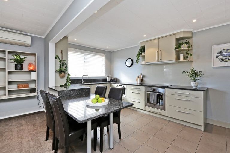 Photo of property in 4/8 Lee Road, Taradale, Napier, 4112