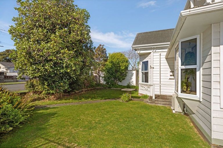 Photo of property in 300 Aberdeen Road, Gisborne, 4010