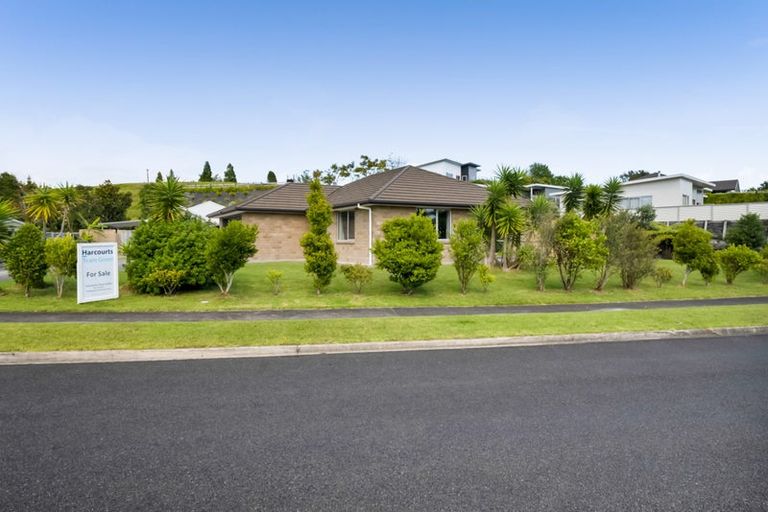 Photo of property in 17 Heta Road, Highlands Park, New Plymouth, 4312