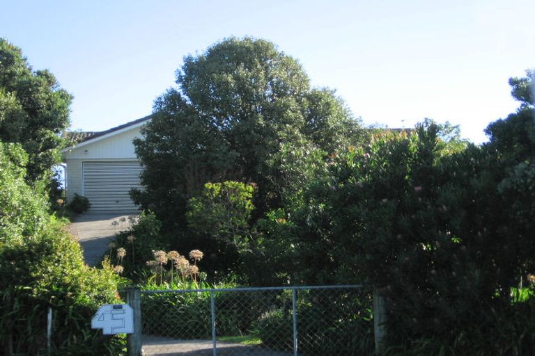 Photo of property in 43 Field Way, Waikanae Beach, Waikanae, 5036