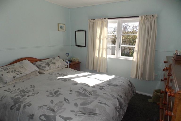 Photo of property in 24 Nuku Street, Tangimoana, 4822