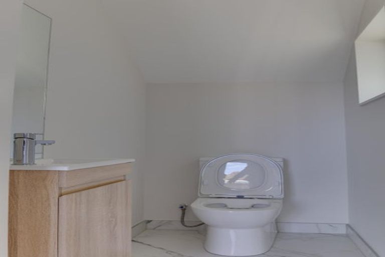 Photo of property in 4/21 Akoranga Drive, Northcote, Auckland, 0627