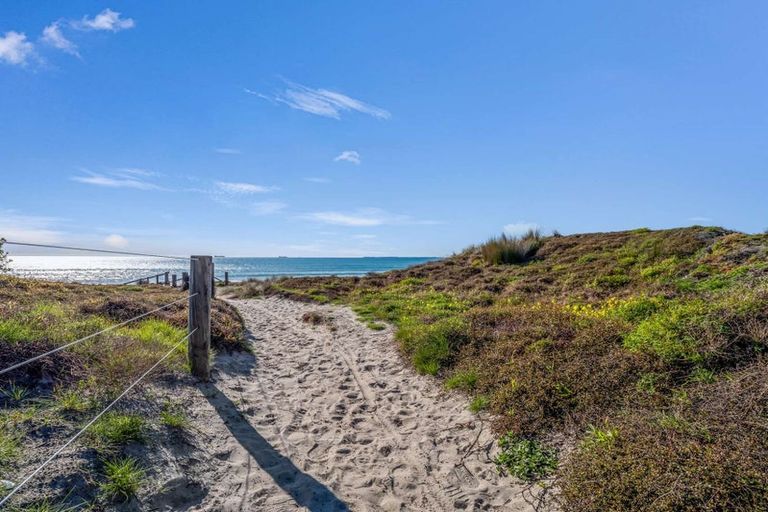 Photo of property in 1/186 Marine Parade, Mount Maunganui, 3116