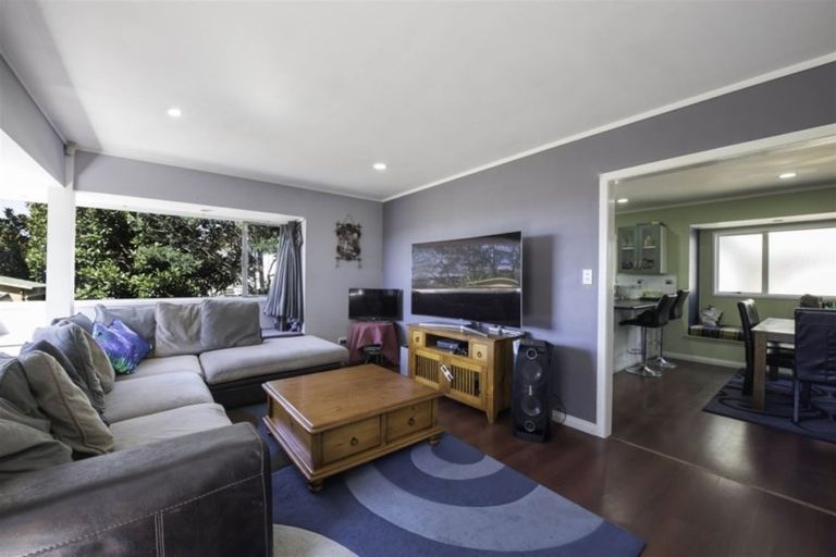 Photo of property in 299a Don Buck Road, Massey, Auckland, 0614