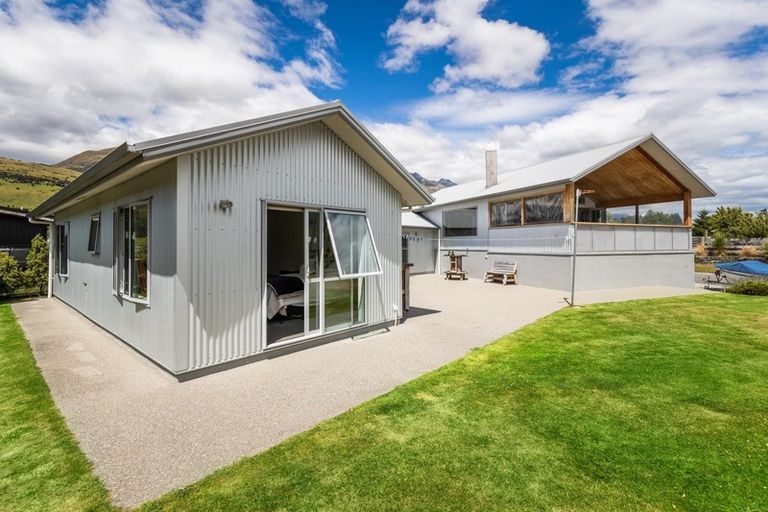 Photo of property in 8 Invincible Drive, Glenorchy, 9372