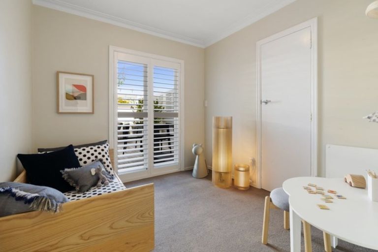 Photo of property in 32 Raymond Street, Point Chevalier, Auckland, 1022