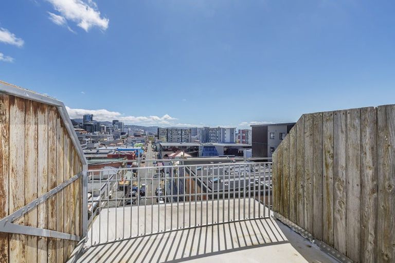 Photo of property in Qba Apartments, 4e/51 Webb Street, Mount Cook, Wellington, 6011