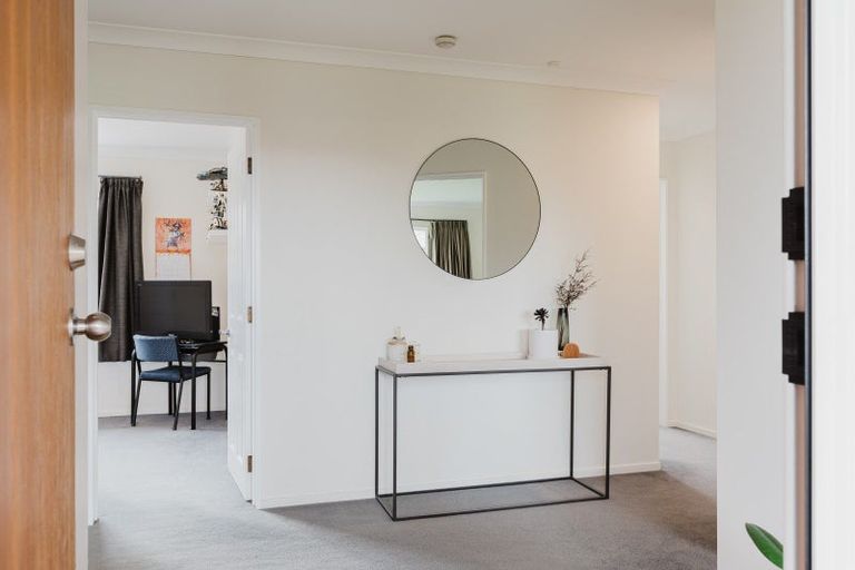 Photo of property in 4 Lourie Way, Fitzherbert, Palmerston North, 4410