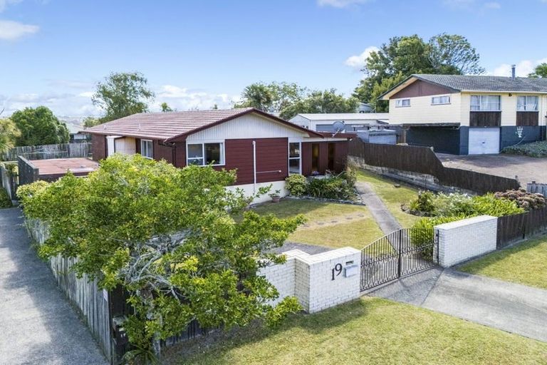 Photo of property in 19 Pankhurst Place, Sunnyvale, Auckland, 0612