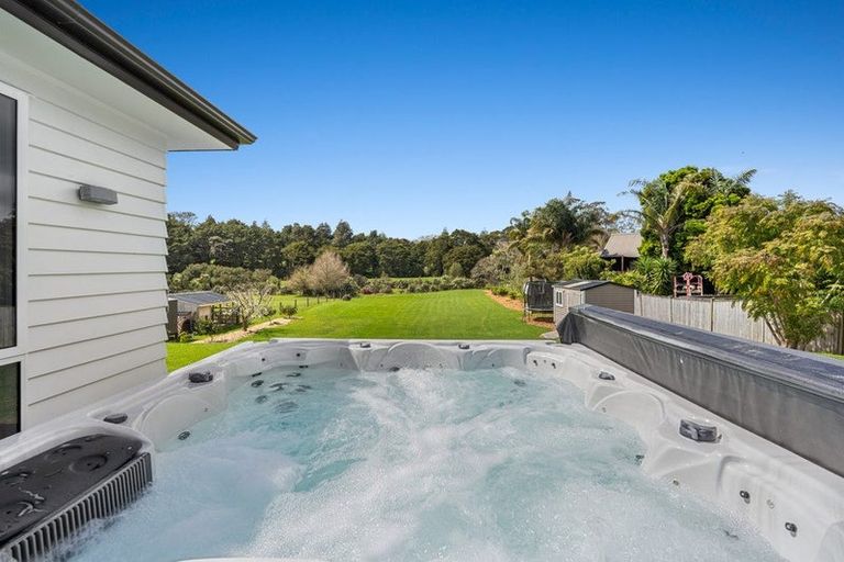 Photo of property in 18 Kahika Grove, Huapai, Kumeu, 0810