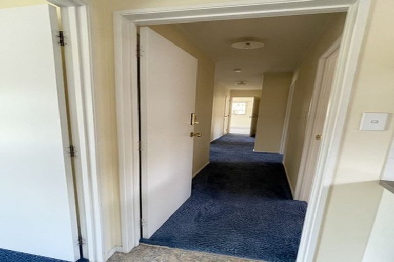 Photo of property in 15b Roberts Road, Te Atatu South, Auckland, 0610