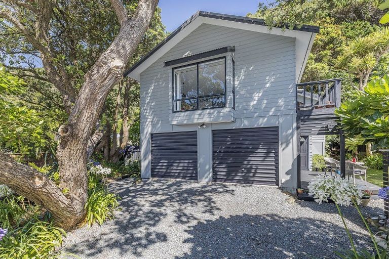 Photo of property in 126a Breaker Bay Road, Breaker Bay, Wellington, 6022