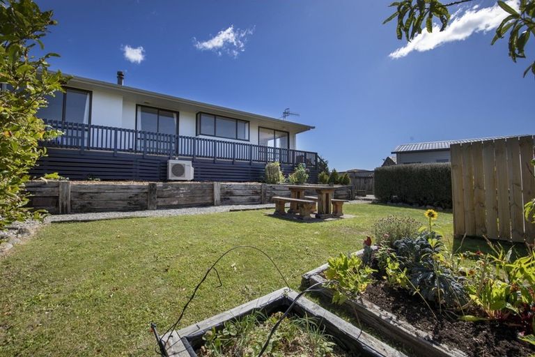Photo of property in 20 Fenchurch Grove, Stokes Valley, Lower Hutt, 5019