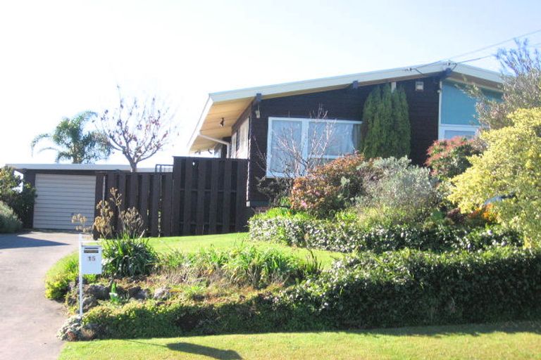 Photo of property in 15 Renwick Street, Papakura, 2110