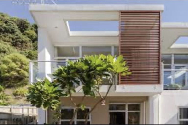 Photo of property in 2/306 Evans Bay Parade, Hataitai, Wellington, 6021