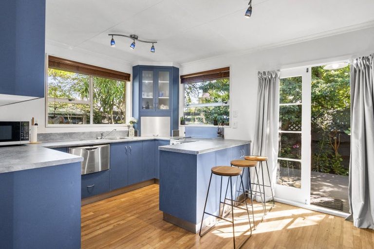 Photo of property in 8a Earl Place, Hokowhitu, Palmerston North, 4410