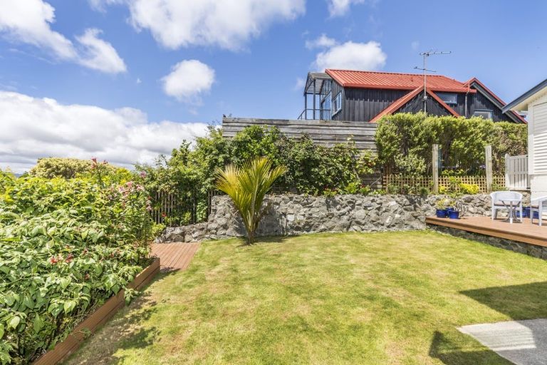 Photo of property in 85 Kahu Road, Paremata, Porirua, 5024