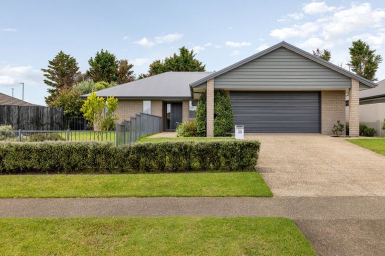 Photo of property in 43 Benmore Crescent, Pyes Pa, Tauranga, 3112