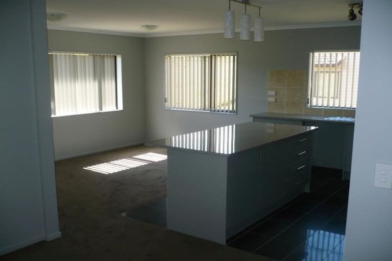 Photo of property in 115 Keri Vista Rise, Papakura, 2110