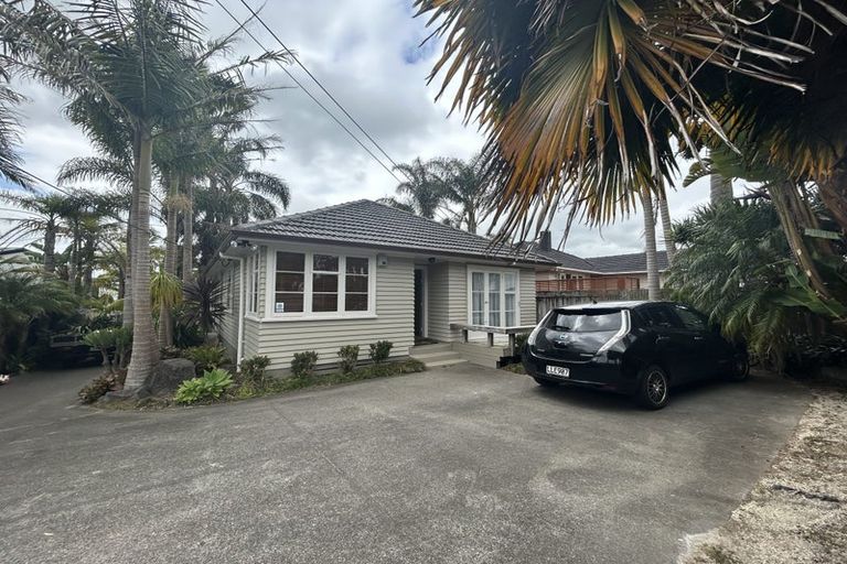 Photo of property in 1/7 Merton Avenue, Glenfield, Auckland, 0627