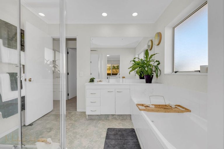 Photo of property in 1/24 West Fairway, Golflands, Auckland, 2013