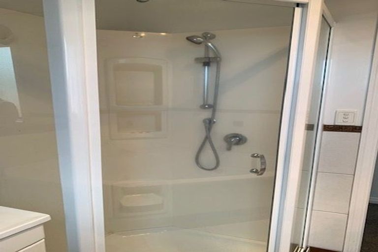 Photo of property in 2 Glastry Close, East Tamaki Heights, Auckland, 2016