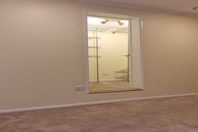 Photo of property in 28 Judkins Crescent, Cockle Bay, Auckland, 2014