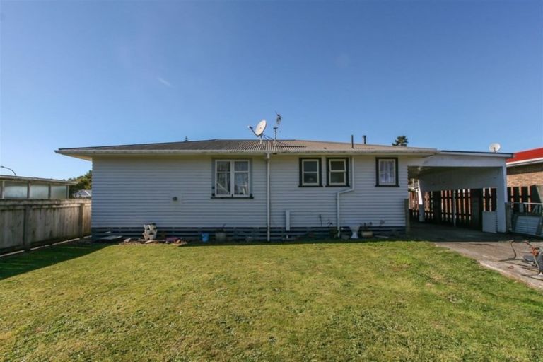 Photo of property in 12 Nikau Street, Inglewood, 4330