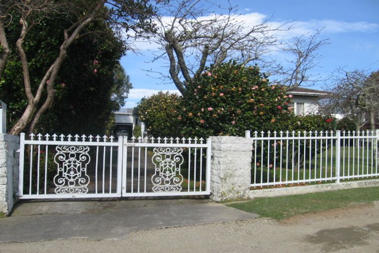 Photo of property in 5 Hollies Crescent, Johnsonville, Wellington, 6037