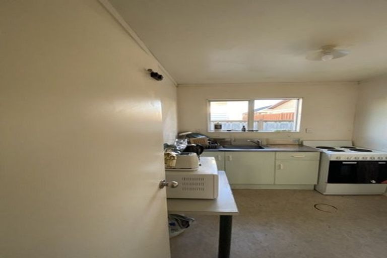 Photo of property in 11 Shamrock Lane, Te Atatu Peninsula, Auckland, 0610