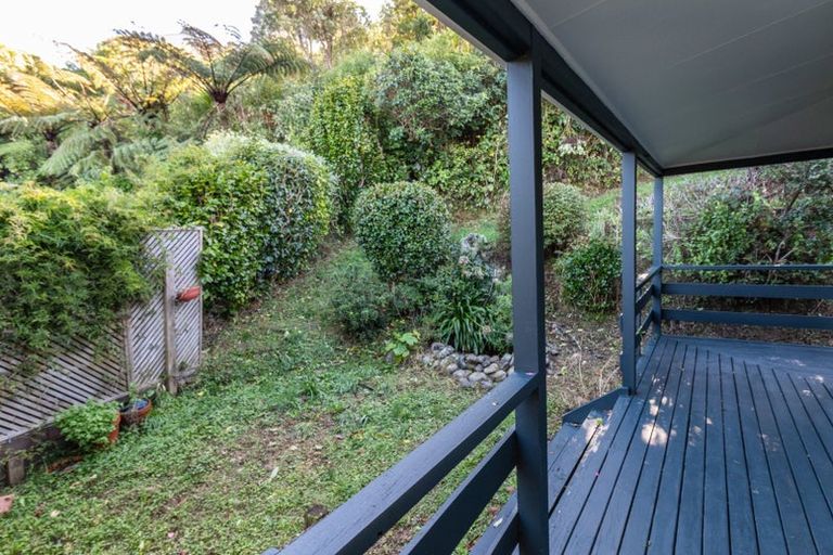 Photo of property in 6 Sasanqua Way, Crofton Downs, Wellington, 6035