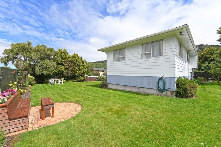 Photo of property in 19 Haylock Grove, Totara Park, Upper Hutt, 5018