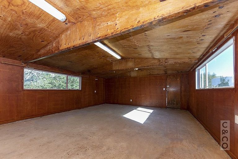 Photo of property in 231 Waitakere Road, Taupaki, Henderson, 0782