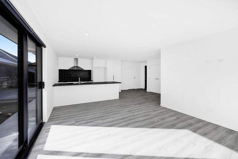 Photo of property in 120 Seaview Road, Westown, New Plymouth, 4310