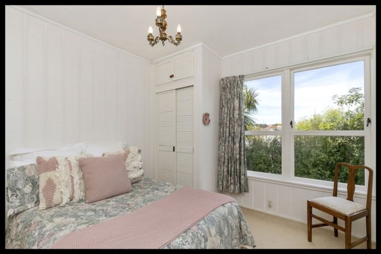 Photo of property in 11 Cockayne Road, Khandallah, Wellington, 6035